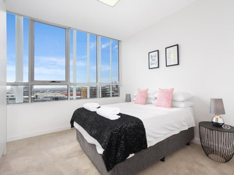 As The Sun Sets - Modern And Spacious 2BR Zetland Apartment Facing The Setting Sun - Northern Rivers Accommodation 4