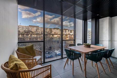 Architectural Delight On Lonsdale - Northern Rivers Accommodation 0