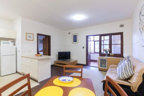 B3 Crawley Apartment 1 BRM & Sleepout Near UWA - Northern Rivers Accommodation 2