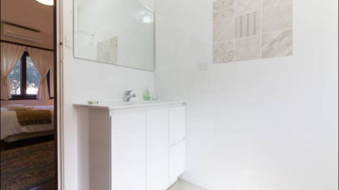 B4 Crawley Apartment 1 BRM & Sleepout Near UWA - Northern Rivers Accommodation 3