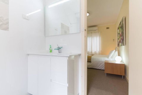 B5 Crawley Apartment 1 BRM & Sleepout Near UWA - Northern Rivers Accommodation 2
