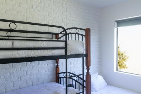 BAY PROPERTIES . Beach Street - Northern Rivers Accommodation 4