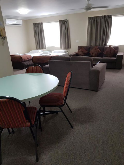 Southport Motel & Apartments - Northern Rivers Accommodation 11