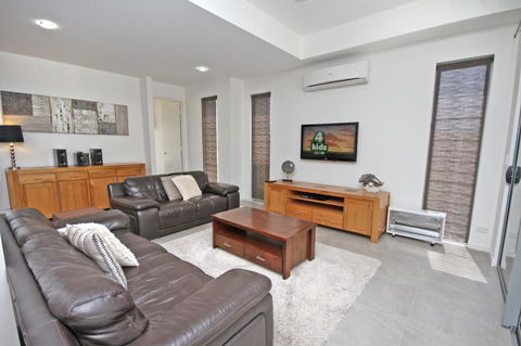 48 Boardrider Crescent, Mt Coolum - Pet Friendly, WiFi, Linen Incl. 500 BOND - Northern Rivers Accommodation 4