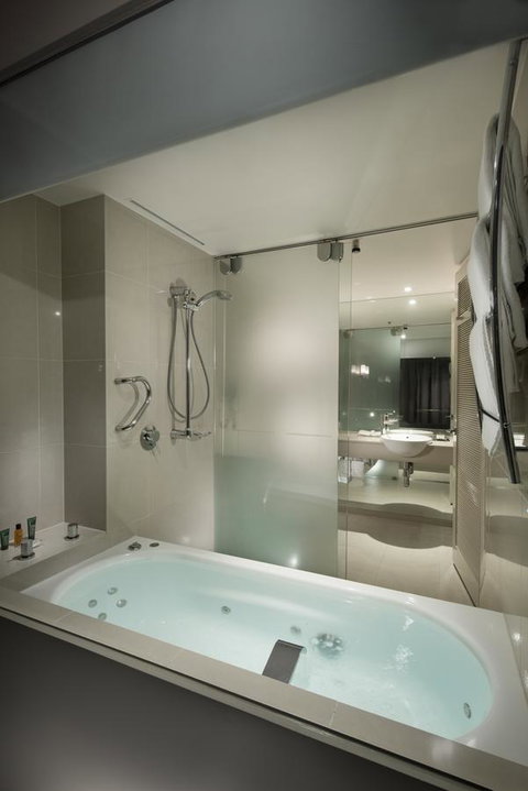 Hilton Cairns - Northern Rivers Accommodation 4