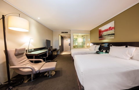 Hilton Cairns - Northern Rivers Accommodation 11