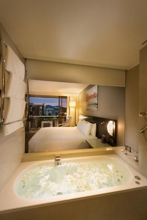 Hilton Cairns - Northern Rivers Accommodation 22
