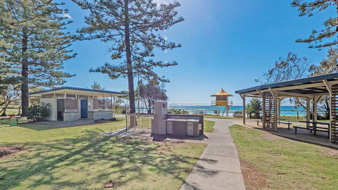 Burleigh On The Beach - Northern Rivers Accommodation 9