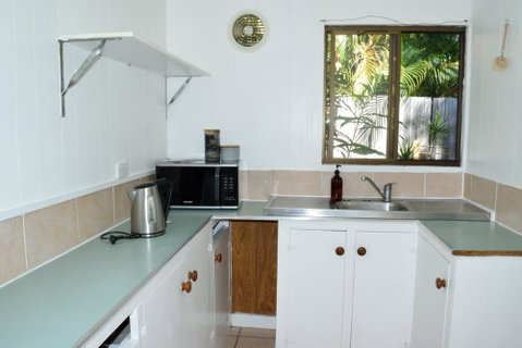 1 Min. Walk To Beach Horeseshoe Bay Holiday Units - Northern Rivers Accommodation 5