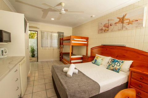 Tropical Palms Resort & 4WD Hire - Northern Rivers Accommodation 3