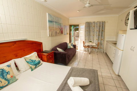 Tropical Palms Resort & 4WD Hire - Northern Rivers Accommodation 9