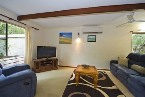 Magnetic Island Holiday House - Northern Rivers Accommodation 3