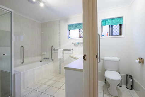 Keith\'s Place, 1 Of The 3 Most Popular Units On Bribie - Northern Rivers Accommodation 17