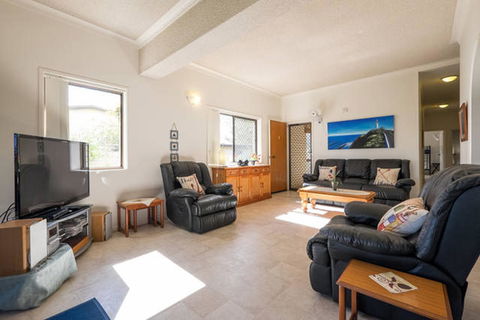 Keith\'s Place, 1 Of The 3 Most Popular Units On Bribie - Northern Rivers Accommodation 12