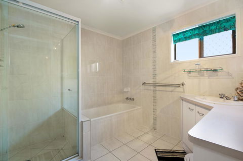 Keith\'s Place, 1 Of The 3 Most Popular Units On Bribie - Northern Rivers Accommodation 27