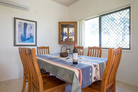 Keith\'s Place, 1 Of The 3 Most Popular Units On Bribie - Northern Rivers Accommodation 13