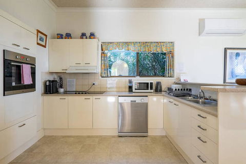 Keith\'s Place, 1 Of The 3 Most Popular Units On Bribie - Northern Rivers Accommodation 14