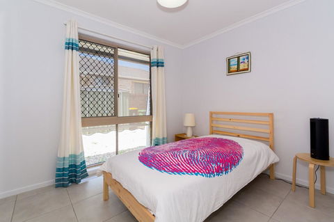 Lowset Home On The Canal - Dolphin Dr, Bongaree - Northern Rivers Accommodation 17