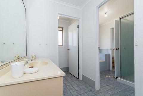 Lowset Home On The Canal - Dolphin Dr, Bongaree - Northern Rivers Accommodation 1