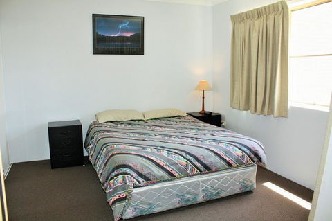 Spacious Unit With Views Of Pumicestone - Wattle Ave, Bongaree - Northern Rivers Accommodation 13