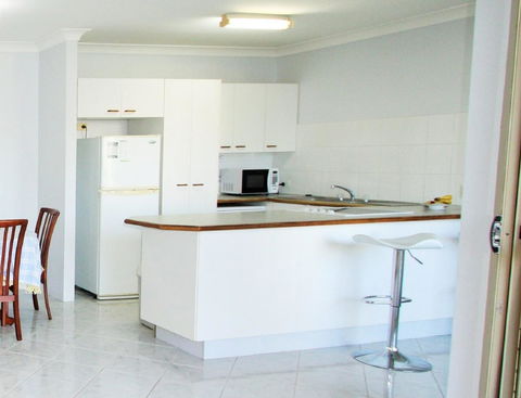 Spacious Unit With Views Of Pumicestone - Wattle Ave, Bongaree - Northern Rivers Accommodation 12