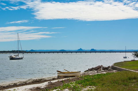 Spacious Unit With Views Of Pumicestone - Wattle Ave, Bongaree - Northern Rivers Accommodation 7