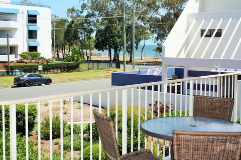 Spacious Unit With Views Of Pumicestone - Wattle Ave, Bongaree - Northern Rivers Accommodation 9