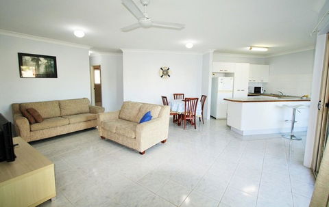 Spacious Unit With Views Of Pumicestone - Wattle Ave, Bongaree - Northern Rivers Accommodation 14