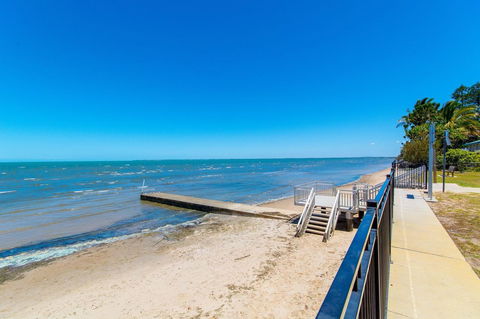 Spacious Unit With Views Of Pumicestone - Wattle Ave, Bongaree - Northern Rivers Accommodation 10