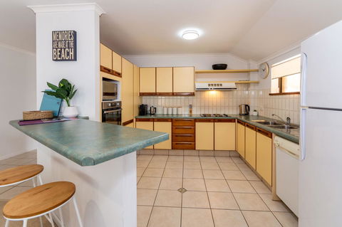 Spacious Family Unit With Incredible Views. - Northern Rivers Accommodation 11