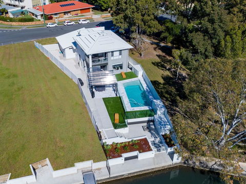 Stunning Canal Home Oh So Close To The Waterfront - Northern Rivers Accommodation 0