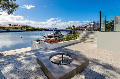 Stunning Canal Home Oh So Close To The Waterfront - Northern Rivers Accommodation 18