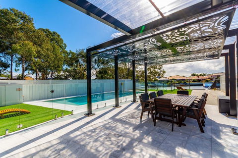 Stunning Canal Home Oh So Close To The Waterfront - Northern Rivers Accommodation 3