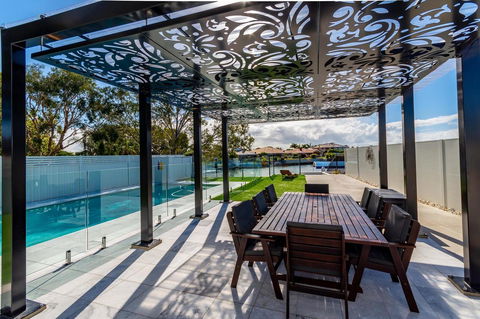 Stunning Canal Home Oh So Close To The Waterfront - Northern Rivers Accommodation 9
