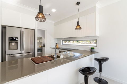 Stunning Canal Home Oh So Close To The Waterfront - Northern Rivers Accommodation 5