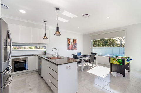 Stunning Canal Home Oh So Close To The Waterfront - Northern Rivers Accommodation 15