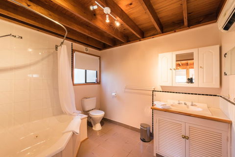 Parnella Adventure Bay, Bruny Island - Northern Rivers Accommodation 9