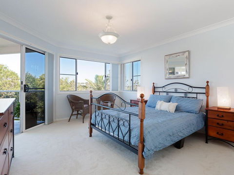 'GrandView', 10 Grandview Close - Huge House With Water Views, Aircon, WIFI, Netflix, Foxtel & Billiard Table - Northern Rivers Accommodation 1