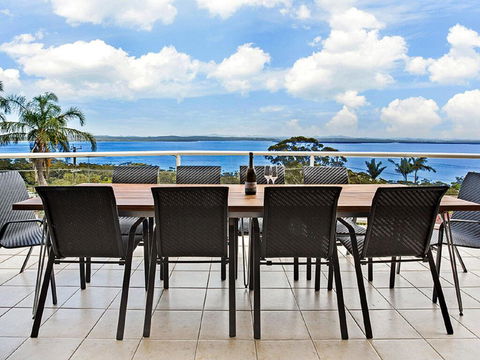 'The Bay', 25 Wallawa Rd - Huge Home With Aircon, Spectacular Views & Chromecast - Northern Rivers Accommodation 3