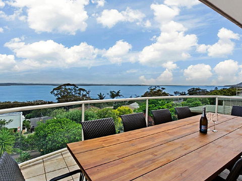 'The Bay', 25 Wallawa Rd - Huge Home With Aircon, Spectacular Views & Chromecast - Northern Rivers Accommodation 0