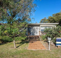 'The Croft' 11 Boulder Bay Rd - Cosy Beach House with Aircon  only 270m to the Beach - Northern Rivers Accommodation