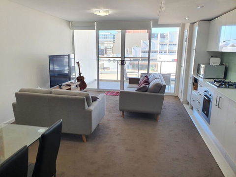 (just Listed) Bolton St 1br 350m Walk To Newcastle Beach +++ Wifi End Eand - Northern Rivers Accommodation 3