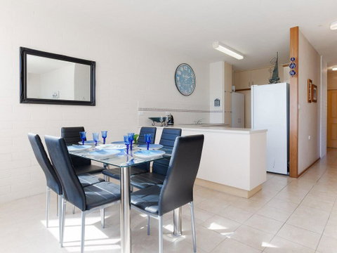 1 'Little Hut', 20 Kurrawa Close - Spectacular Water Views, NBN & Air Conditioned - Northern Rivers Accommodation 3