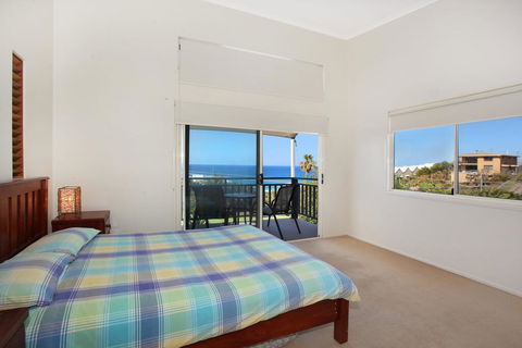 10 Barra Crescent, Coolum Beach, 500 BOND, WIFI, Walking Distance To Beach - Northern Rivers Accommodation 3