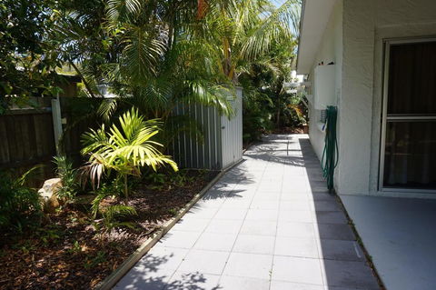 11 Bomburra Court - Rainbow Beach, Comfortable Beach House, Plenty Of Boat Parking - Northern Rivers Accommodation 3