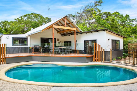 11 Naiad Court - Rainbow Shores, Fantastic Family Retreat, Swimming Pool, 200m To Beach, Free Wi-Fi - Northern Rivers Accommodation 0