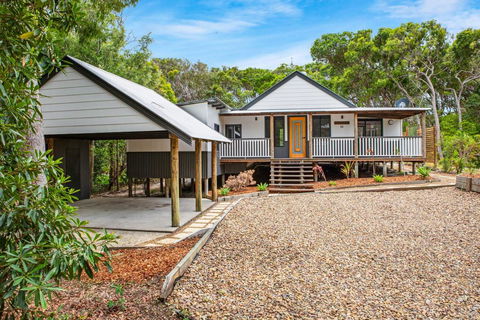 11 Naiad Court - Rainbow Shores, Fantastic Family Retreat, Swimming Pool, 200m To Beach, Free Wi-Fi - Northern Rivers Accommodation 3