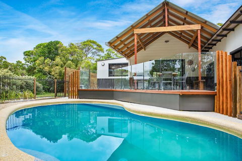 11 Naiad Court - Rainbow Shores, Fantastic Family Retreat, Swimming Pool, 200m To Beach, Free Wi-Fi - Northern Rivers Accommodation 2