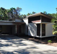 12 Satinwood Drive - Family home with swimming pool located in natural bushland and close to beach - Northern Rivers Accommodation