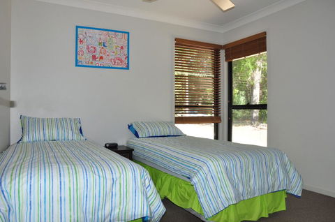 12 Satinwood Drive - Family Home With Swimming Pool Located In Natural Bushland And Close To Beach - Northern Rivers Accommodation 2